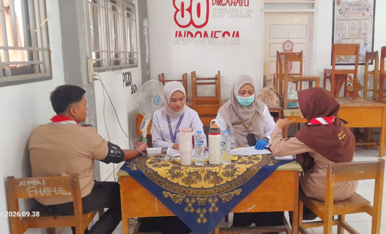 Puskesmas Lima Kaum 1 Gelar Pemeriksaan Kesehatan Siswa Kelas X SMAN 3 Batusangkar Puskesmas Lima Kaum 1 Gelar Pemeriksaan Kesehatan Siswa Kelas X SMAN 3 Batusangkar